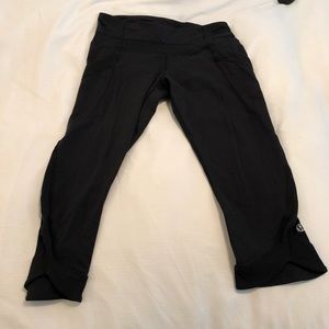 LULULEMON Cropped leggings with side pockets! S6
